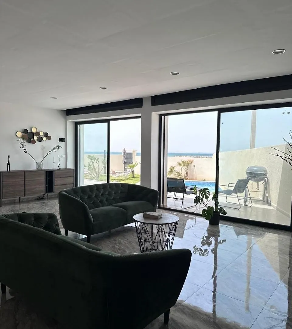 Villa With Pool Right By Water Τύνιδα